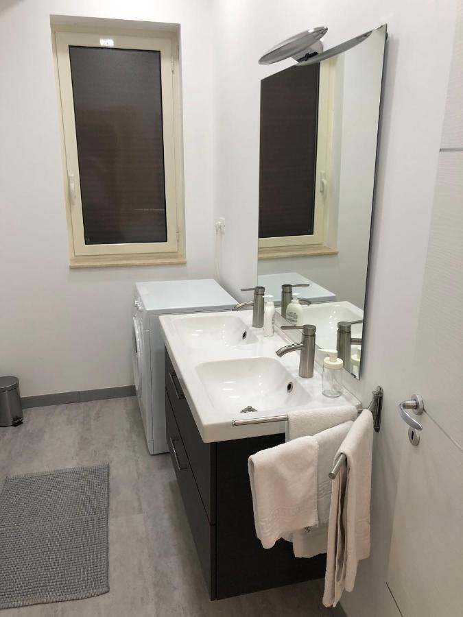 Attico Lady D Hotell Paola Exteriör bild